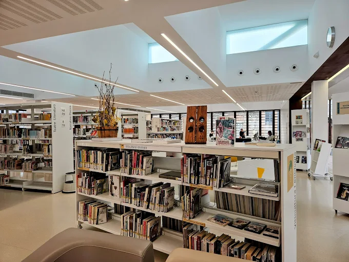 Img Biblioteca Ramon Bosch a Noya