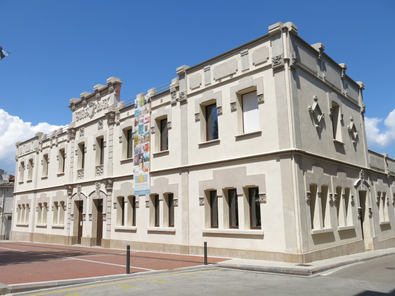 Former Public Schools (Ramon Bosch de Noya Library)