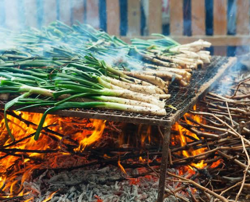 Calçots with romesco sauce