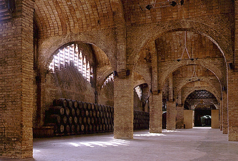 Caves Codorníu — 现代主义建筑群和 Porxo de las Press