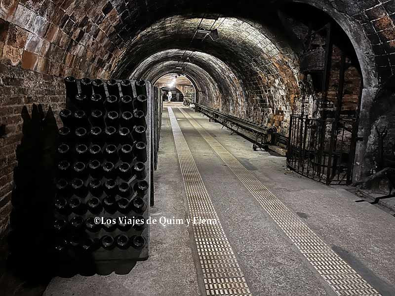 Caves Codorníu — 现代主义建筑群和 Porxo de las Press